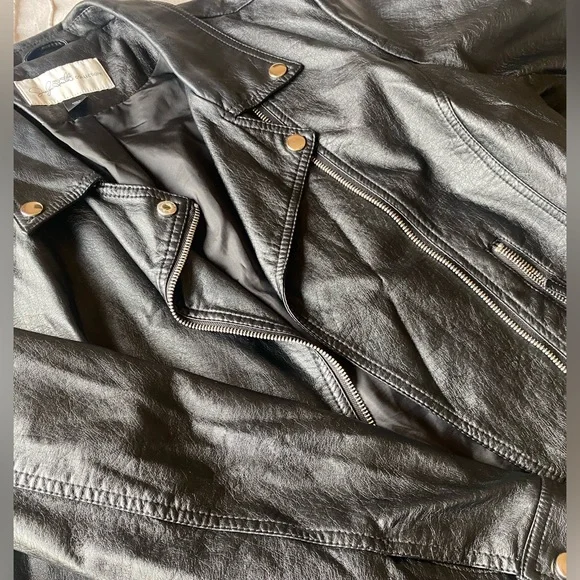 LEATHER JACKET, not worn ❤️ - Picture 2 of 3